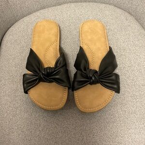 Cliffs by WHITE MOUNTAIN Black and Tan Knot Sandals